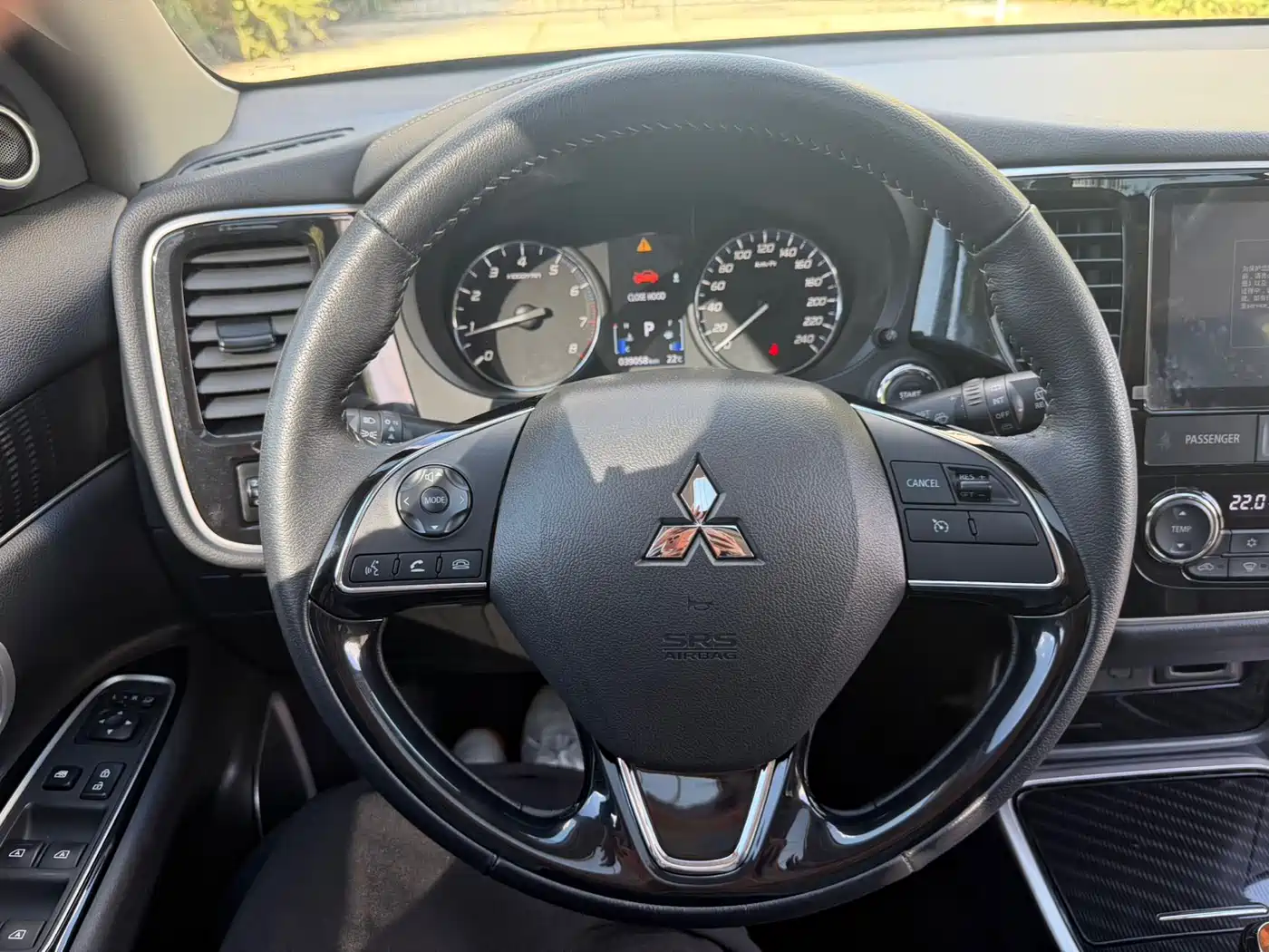 MITSUBISHI OUTLANDER