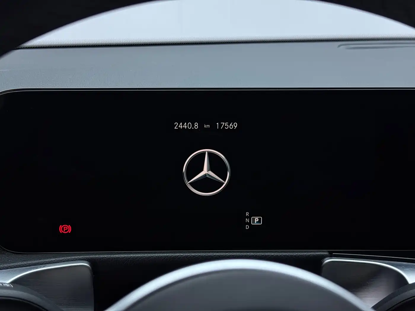 MERCEDES-BENZ GLB