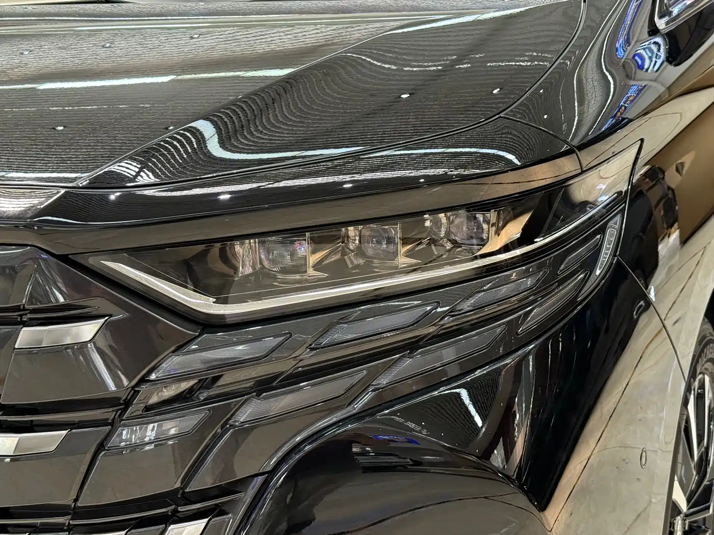 Toyota Alphard 2024 Hybrid 2.5L Ultimate Enjoyment Edition фото 4