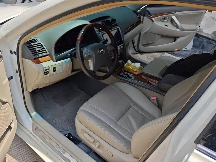 Фото 9 - Toyota Camry