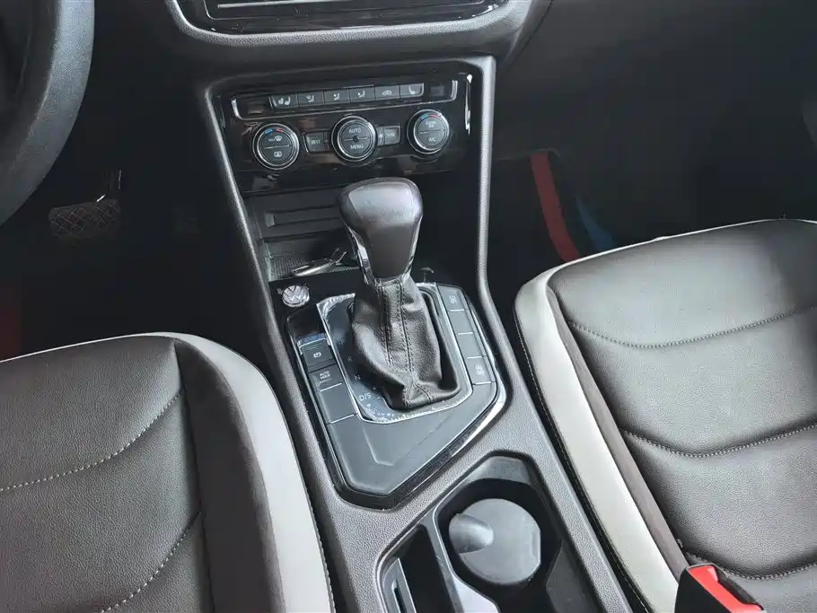 Volkswagen Tiguan L 2018 330TSI Automatic 2WD Luxury Edition фото 16