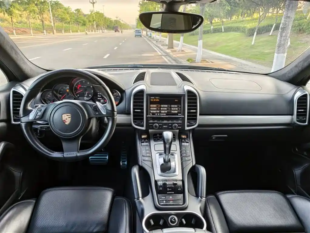 Porsche Cayenne 2011 Cayenne Turbo 4.8T фото 9