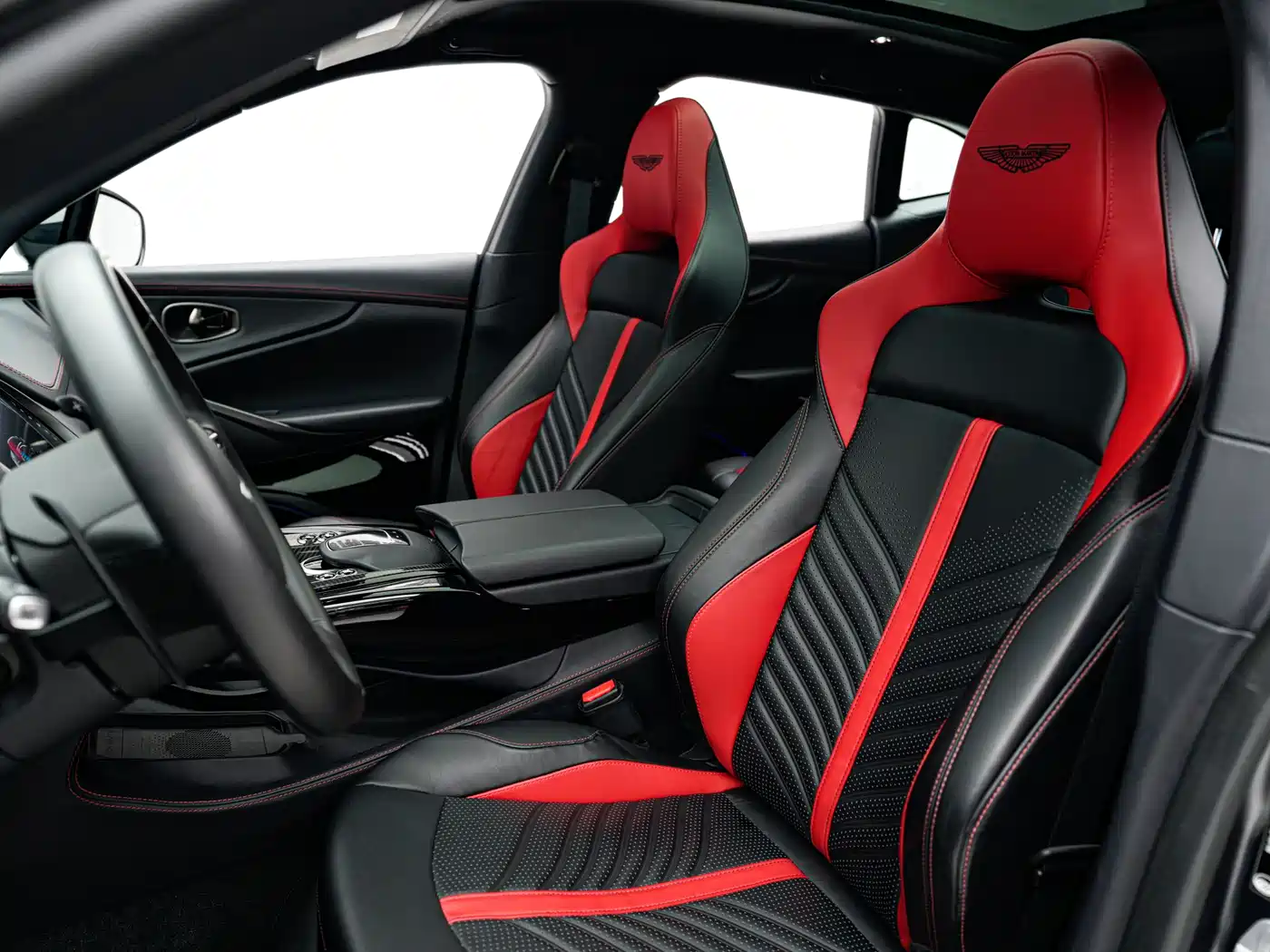 ASTON MARTIN DBX
