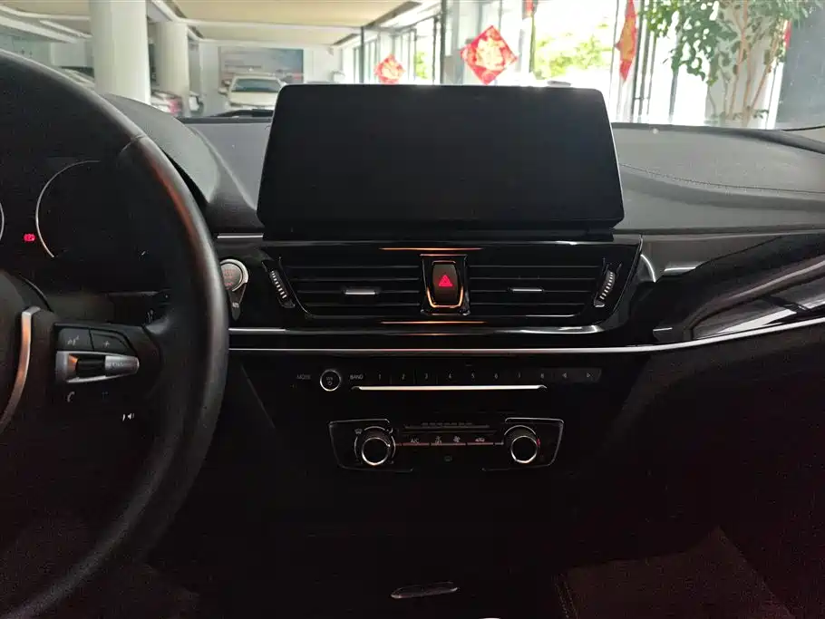 BMW 1 Series 2022 120i M Sport Shadow Edition фото 13