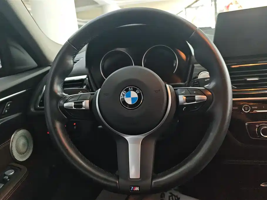 BMW 1 Series 2022 120i M Sport Shadow Edition фото 15