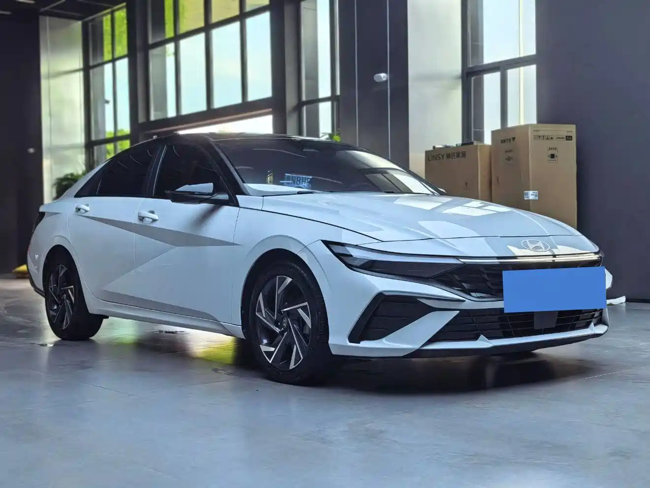 Фото 3 - Hyundai Elantra