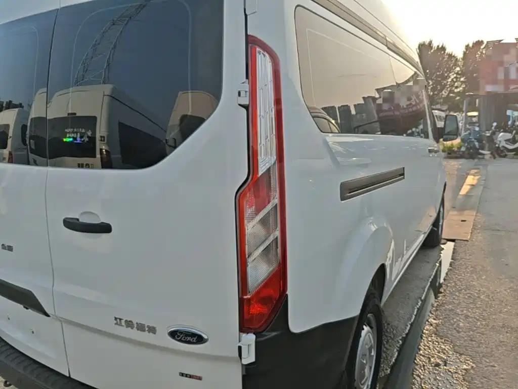 Ford Transit 2023 2019 2.0T Diesel Multi-Purpose Commercial Vehicle Medium Wheelbase Medium Roof 6-Seater China VI