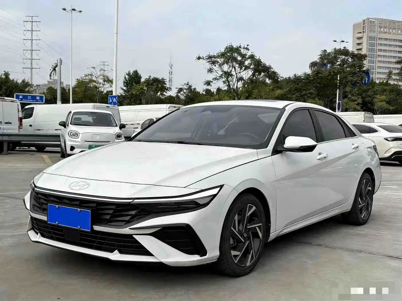 Hyundai Elantra 2023 Model 1.5L CVT LUX Premium Edition