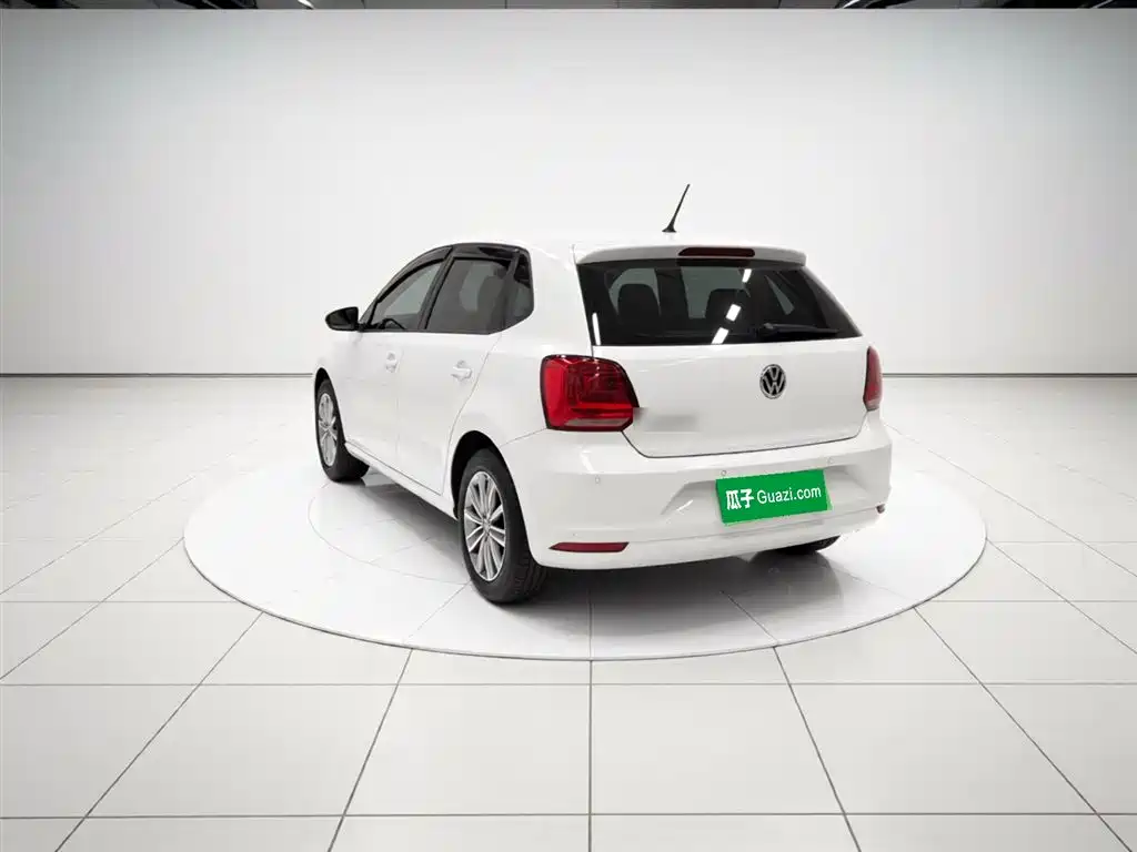 Volkswagen Polo 2014 1.6L Manual Comfort Edition фото 4