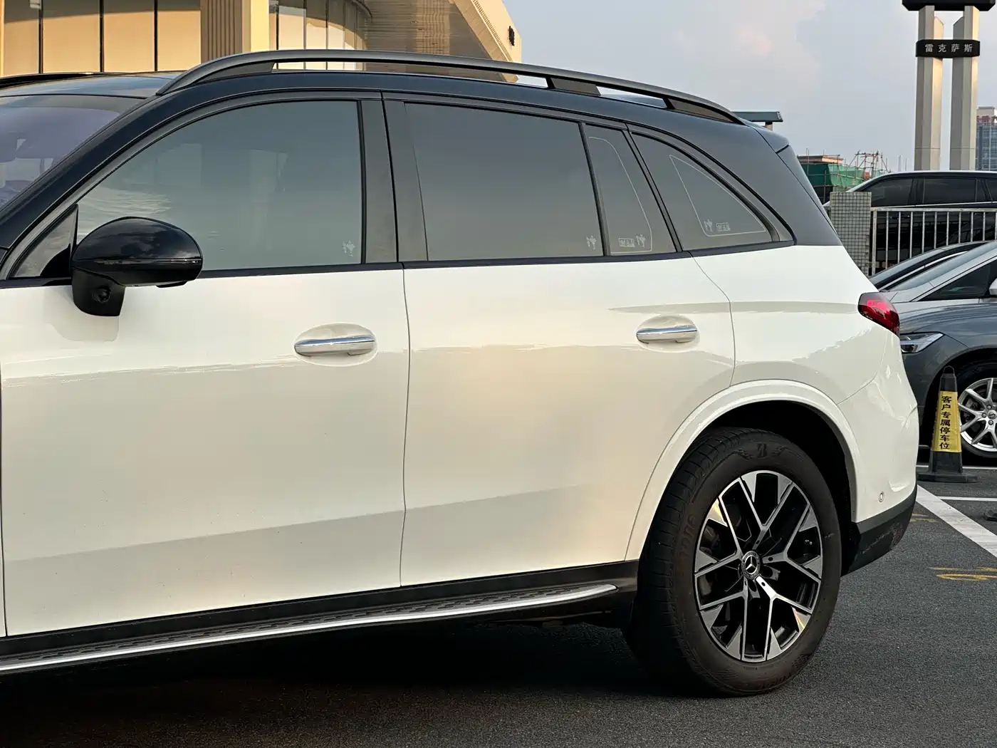 Mercedes-Benz GLC 2023 GLC 260 L 4MATIC Luxury 5-Seater фото 6