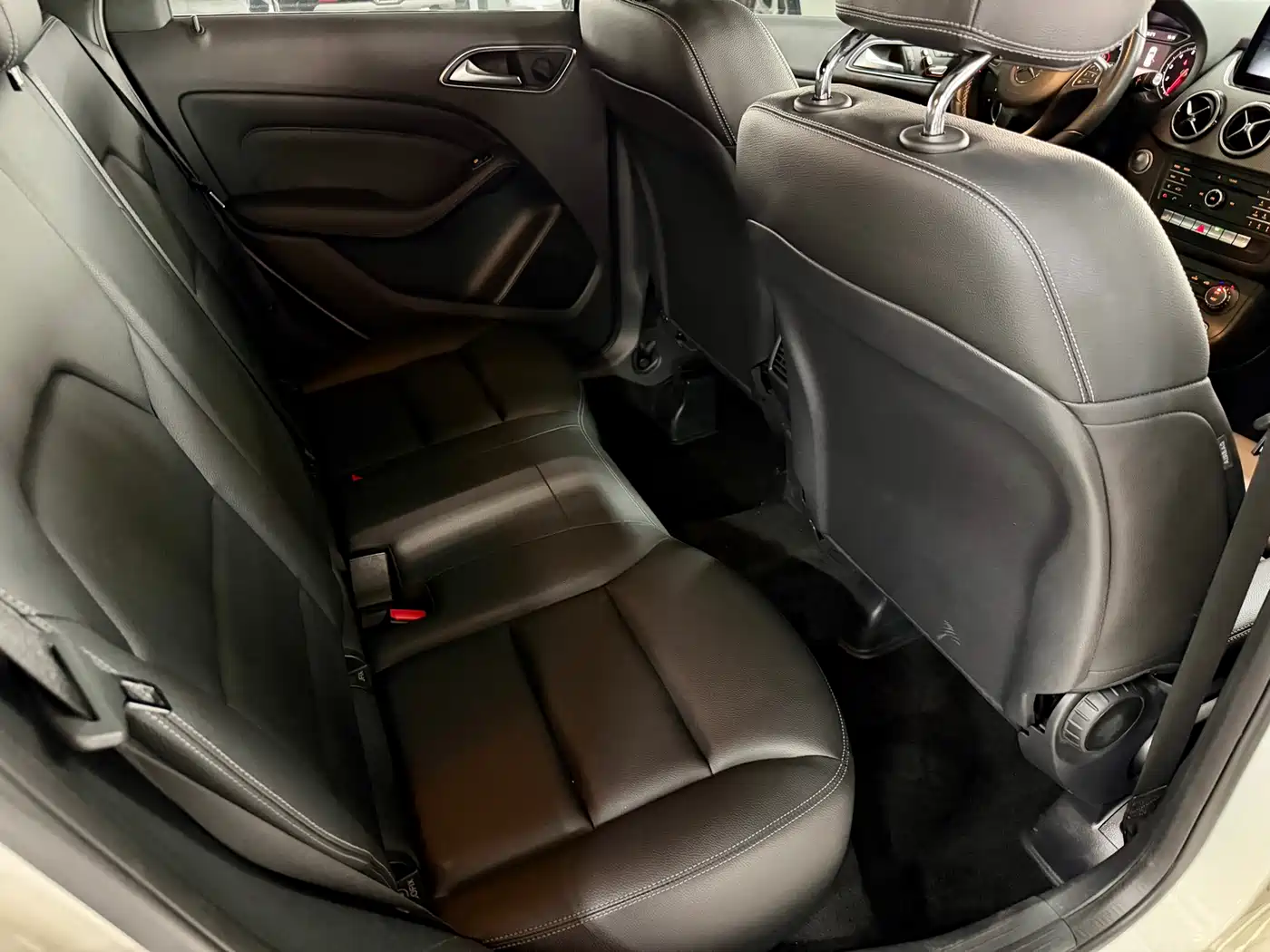Mercedes-Benz B-Class 2016 B 200 Collector's Edition фото 12