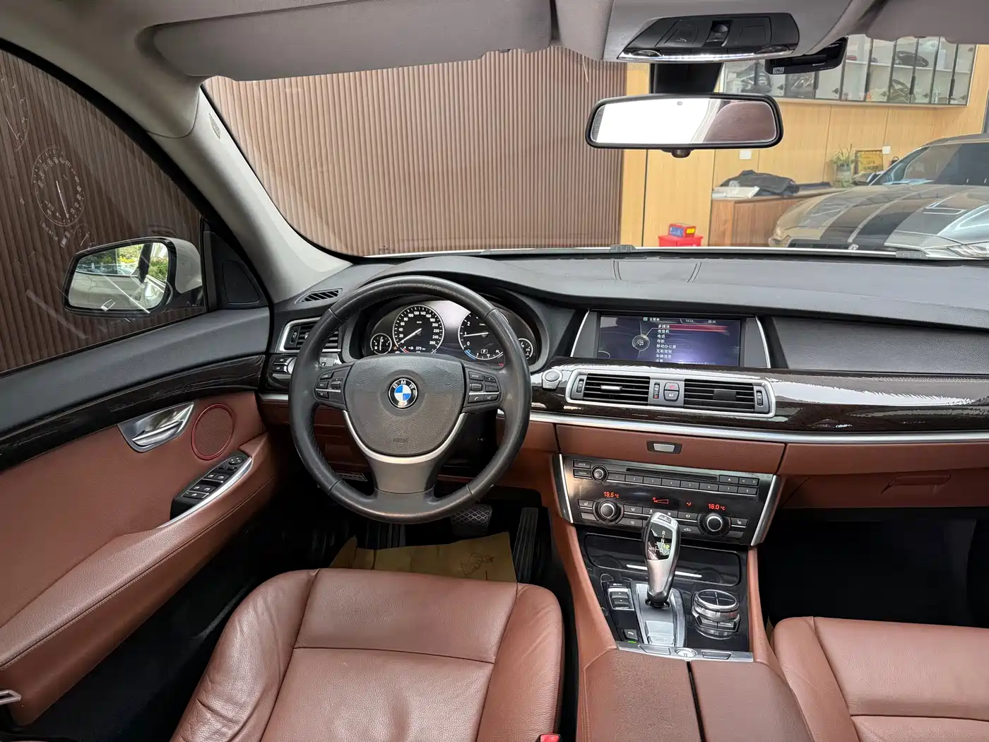 BMW 5 Series GT 2013 535i Elegance фото 20