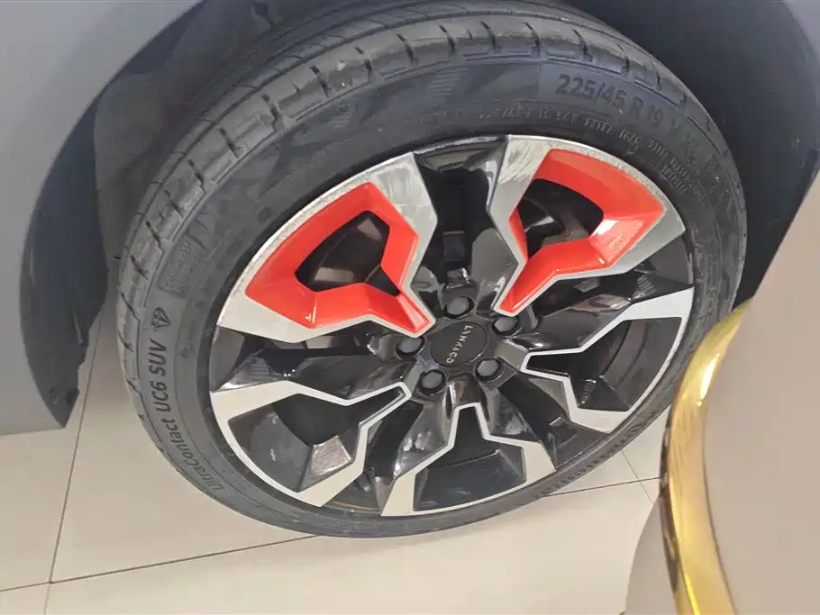Lynk & Co 06 2020 1.5T Halo фото 6