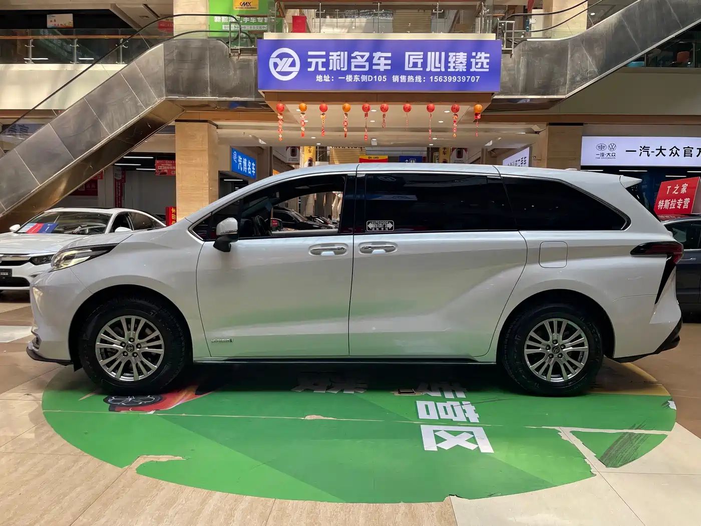 Toyota Sienna 2021 2.5L Hybrid Premium Edition фото 4