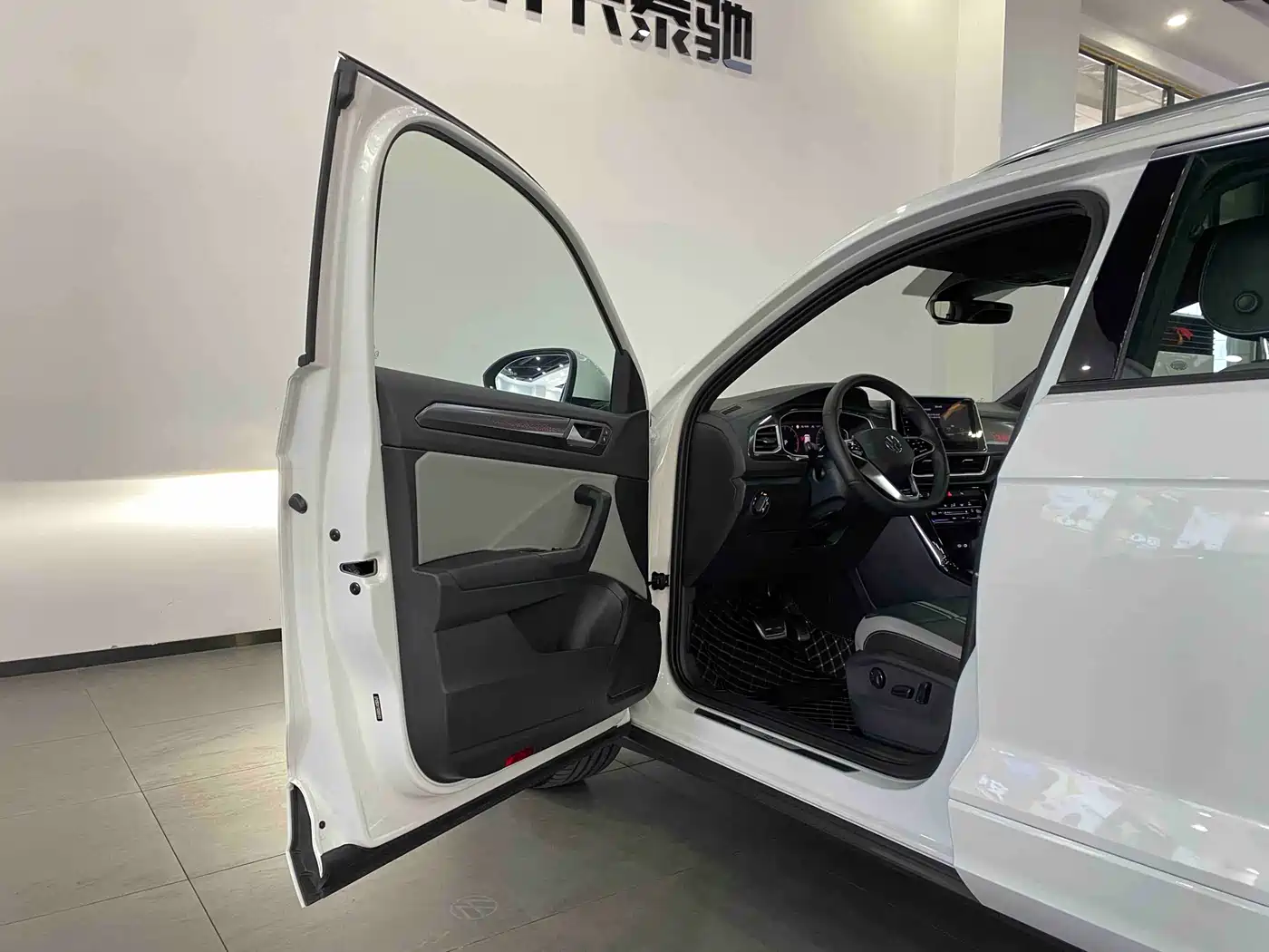 Volkswagen T-ROC 2025 Facelift 300TSI DSG 2WD Dawn Edition фото 5