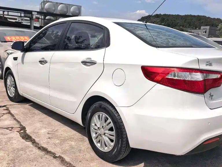 Photo 4 - Kia K2