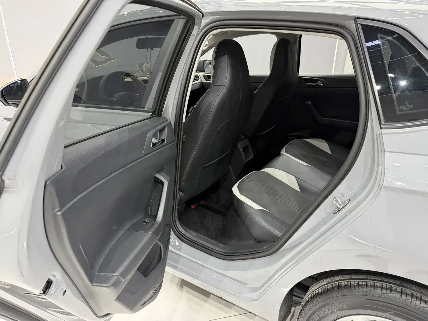 Volkswagen Polo 2023 Plus 1.5L Automatic Colorful Tech Edition фото 16