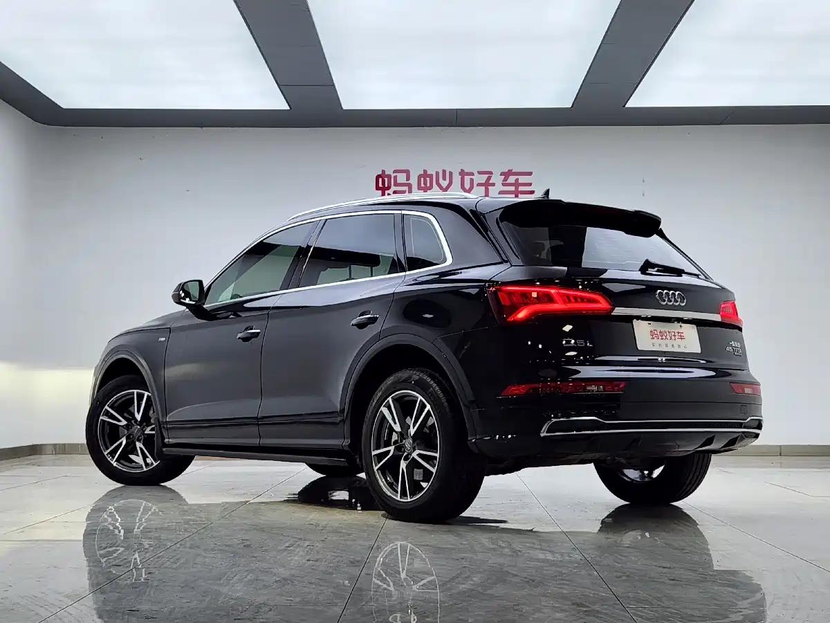 Audi Q5L 2020 Facelift 40 TFSI Honor Fashion фото 5