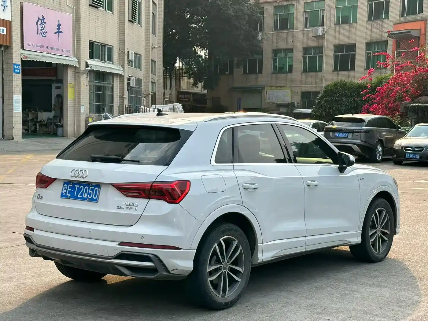 AUDI Q3