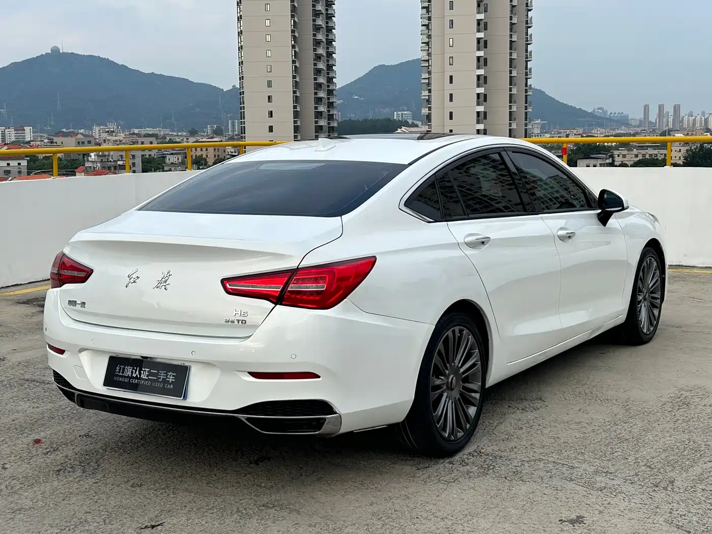 Hongqi H5 2020 1.8T Automatic Smart Connection Qi Enjoy Edition фото 9