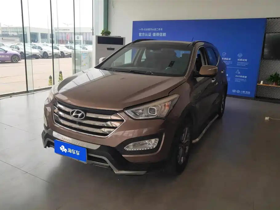 Hyundai Santa Fe 2013 Model 2.4L Automatic 2WD Smart