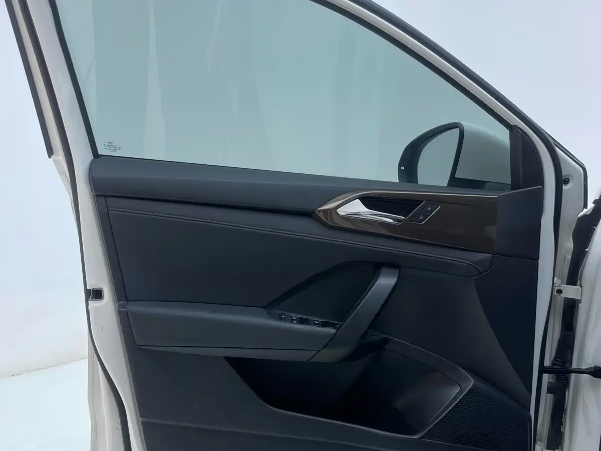 Volkswagen Tharu 2022 280TSI FWD Luxury Edition фото 16
