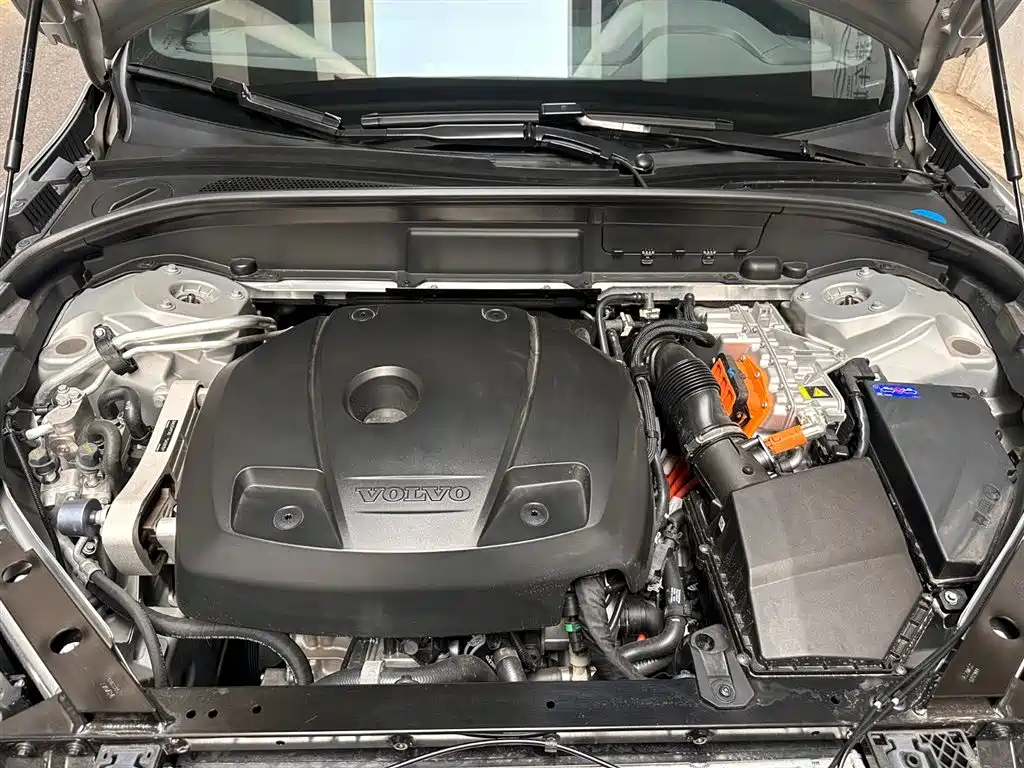 VOLVO XC60 PLUG IN HYBRID