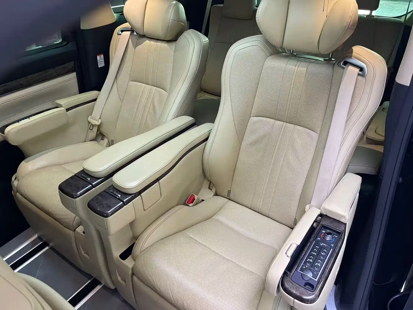 Toyota Alphard 2018 3.5L Premium фото 11