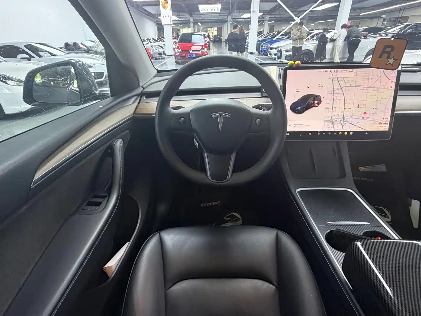 TESLA MODEL Y