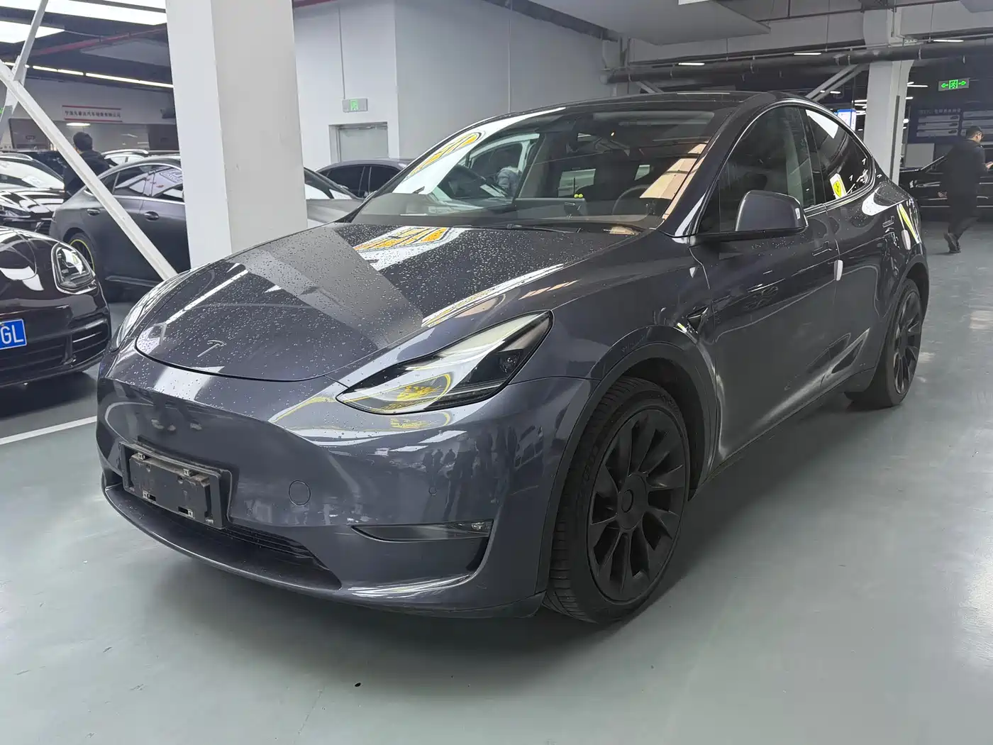 TESLA MODEL Y