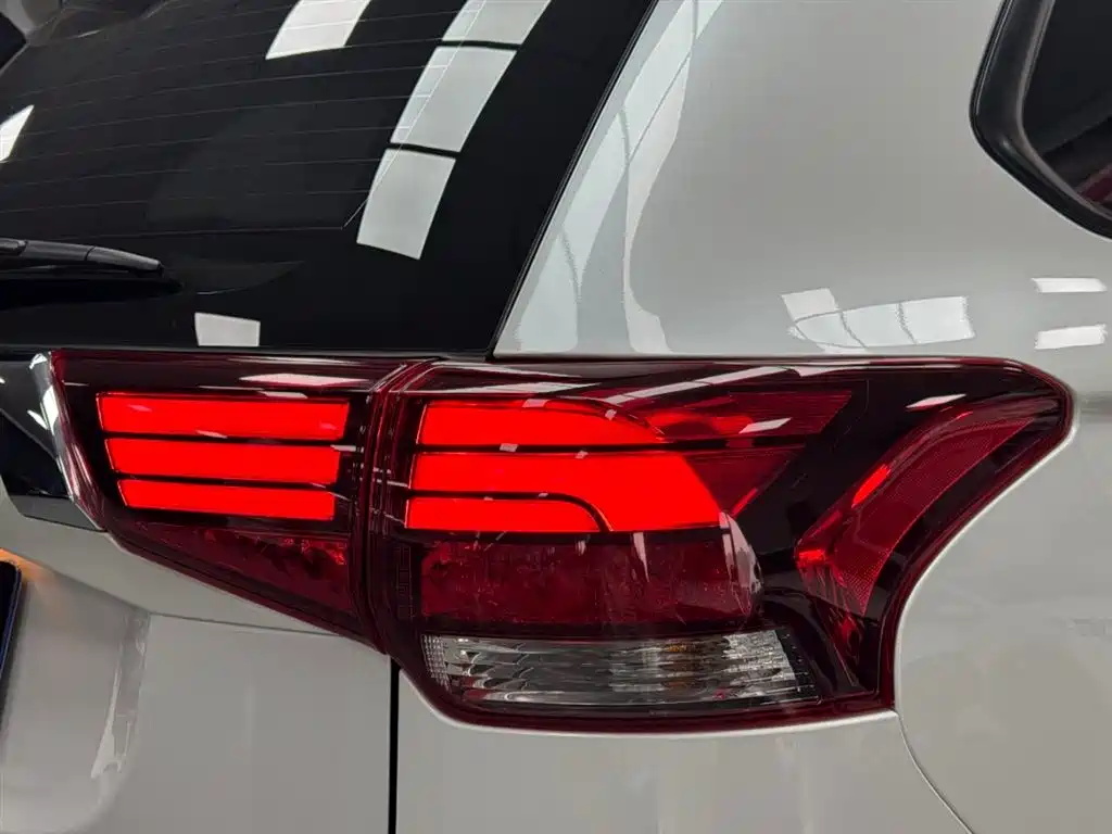 Mitsubishi Outlander 2021 2.0L 2WD Smooth Ride Version 5-Seater фото 22
