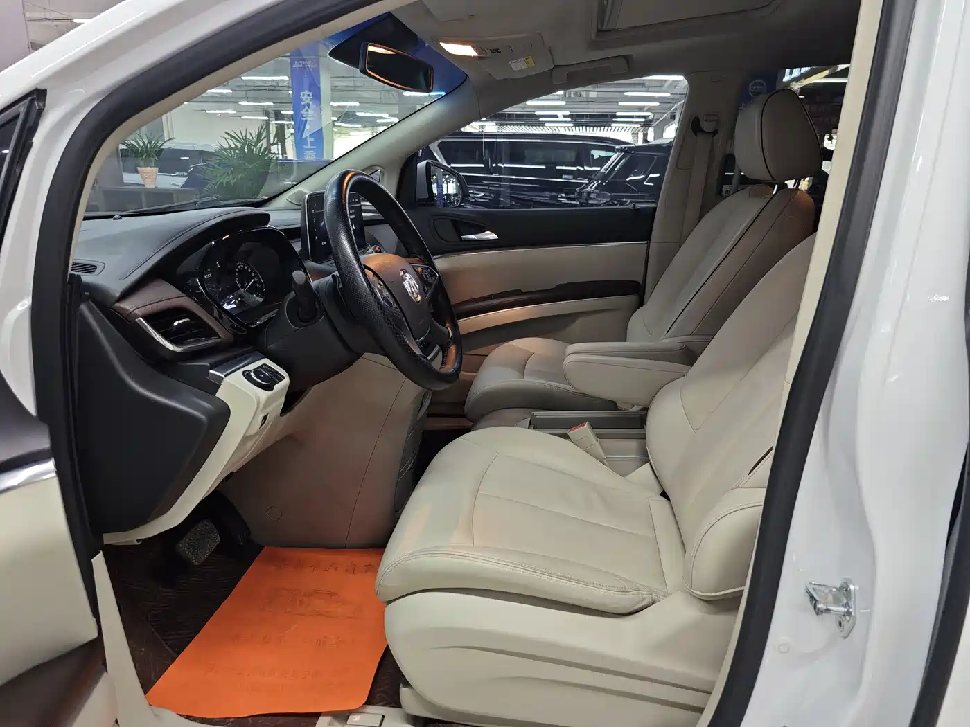 Buick GL8 2021 Land Business Class 652T Luxury фото 5