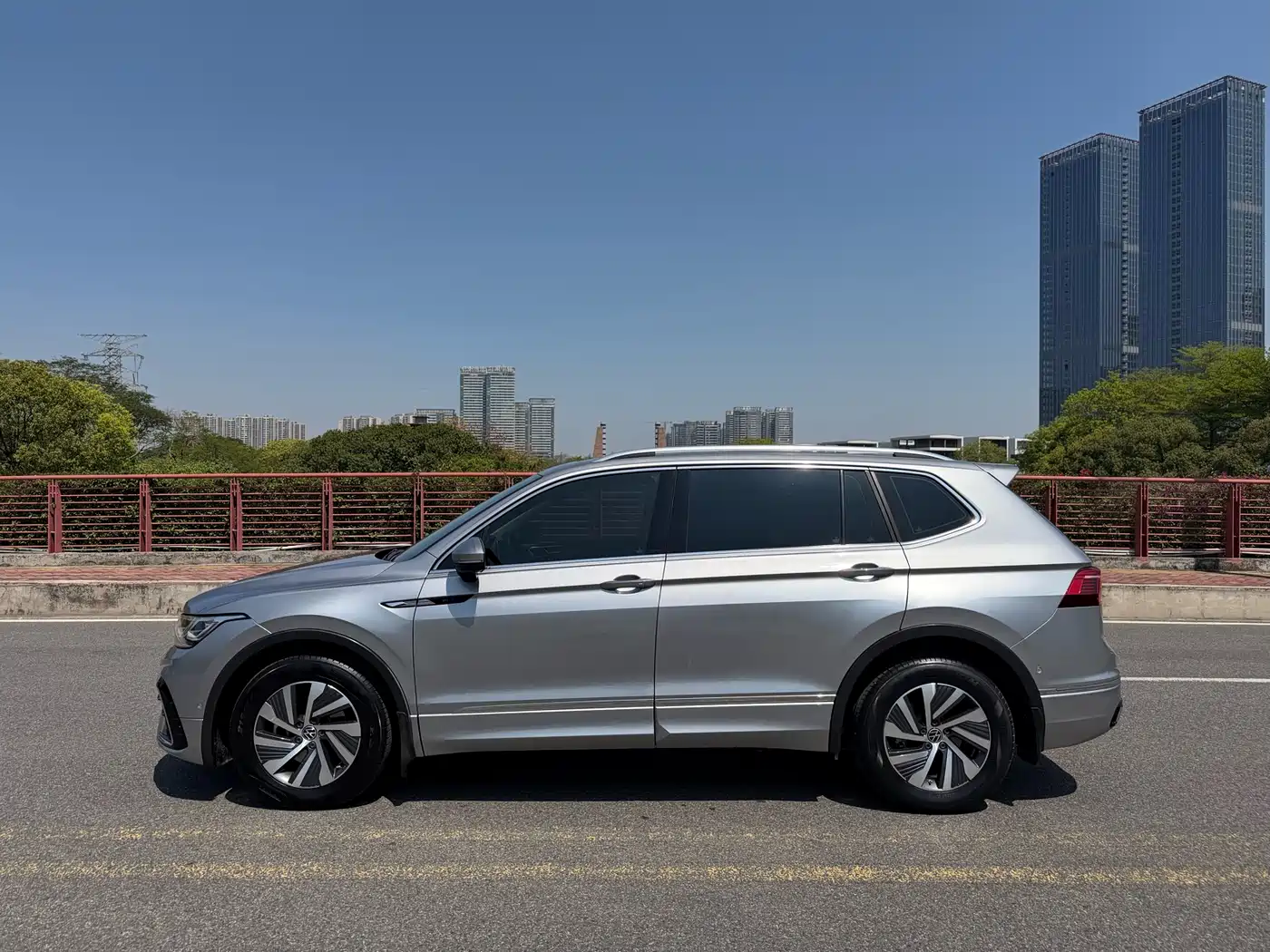 Volkswagen Tiguan L PHEV 2022 430PHEV Plug-in Hybrid Flagship Edition фото 21