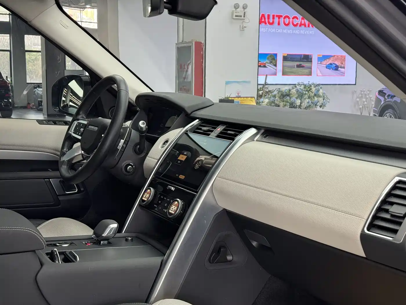 Land Rover Discovery 2021 360PS R-Dynamic S фото 9