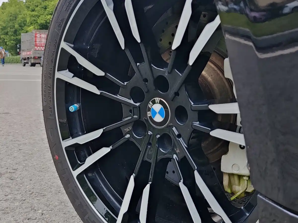 BMW 5 Series 2018 530Li Premium M Sport Package фото 9
