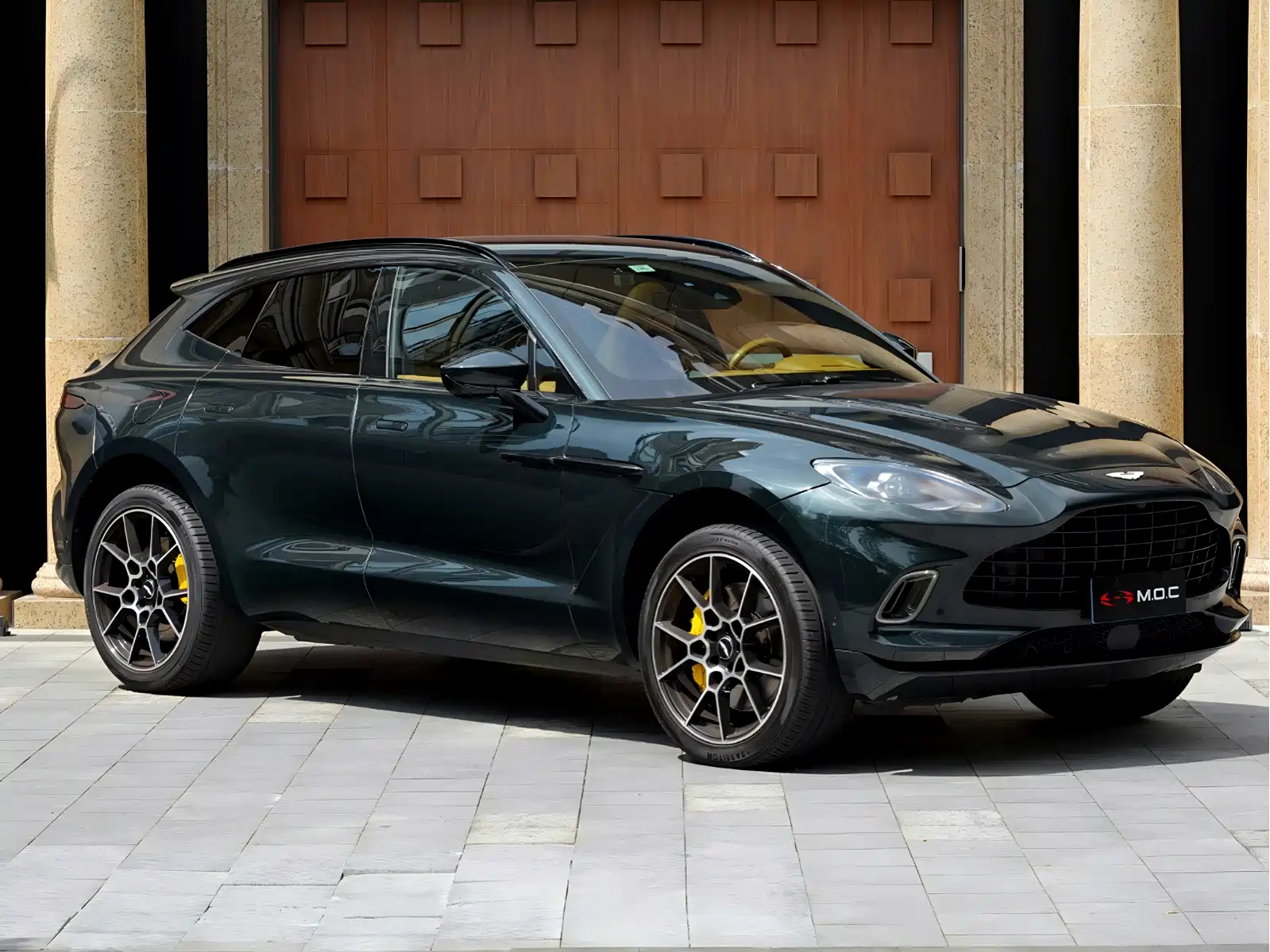 Фото 3 - Aston Martin DBX