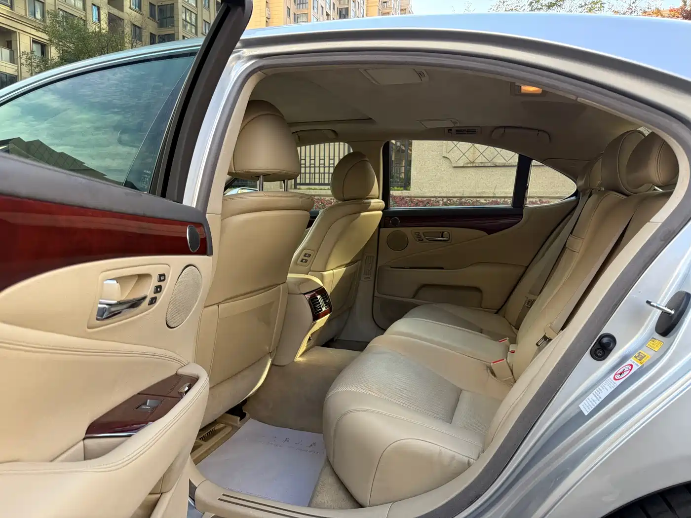 Lexus LS 2006 460L фото 10