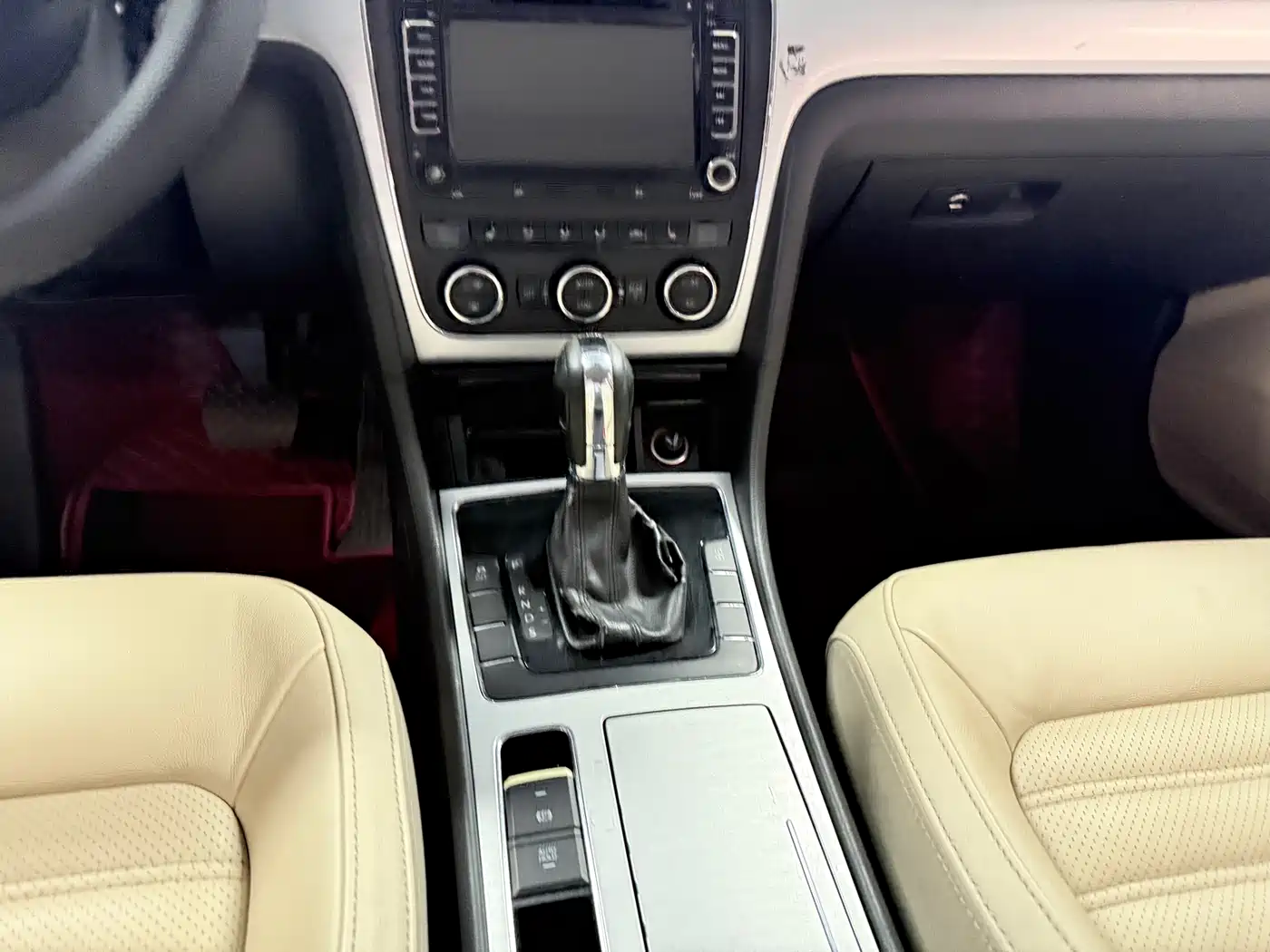 Volkswagen Passat 2014 1.8TSI DSG Luxury Edition фото 16