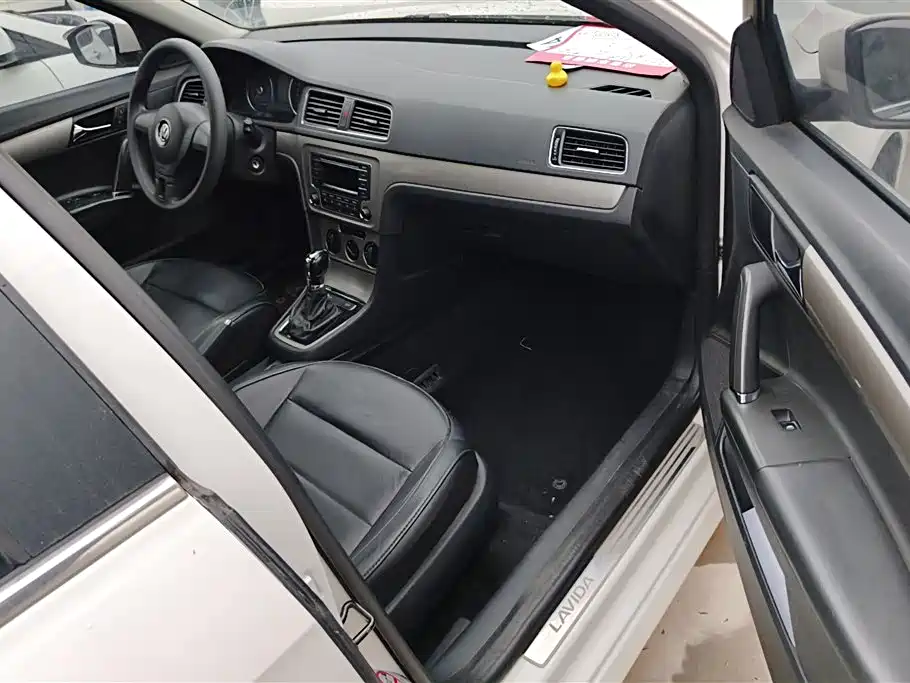 Volkswagen Lavida 2013 1.6L Automatic Comfort Edition фото 8