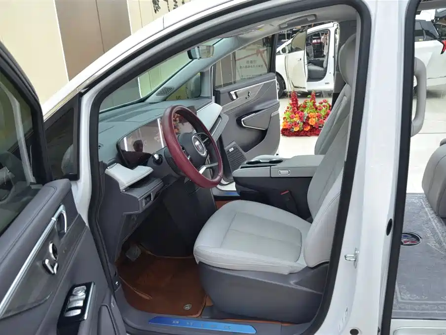 Buick GL8 2025 Land Honor Premium Edition фото 4