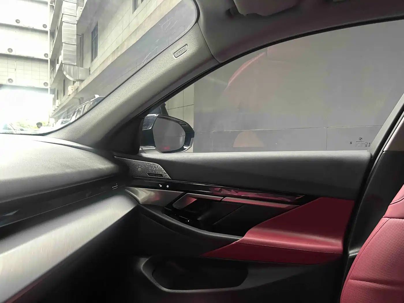 BMW 5 Series 2025 530Li Leading M Sport Package фото 7