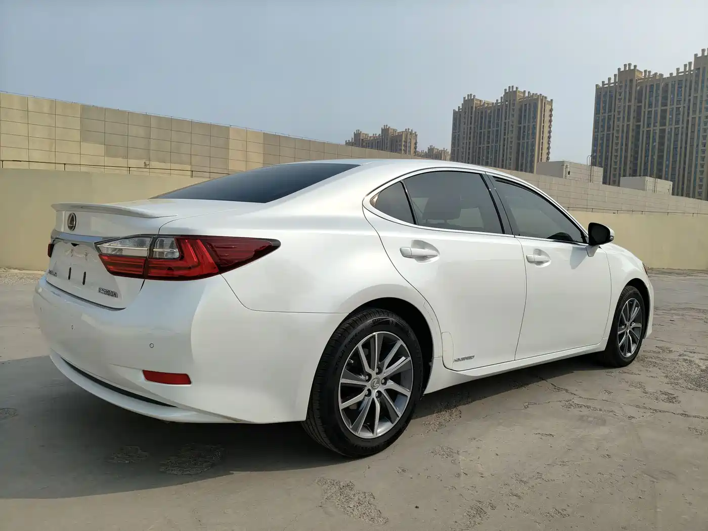 Lexus ES 2015 300h Comfort Edition фото 5