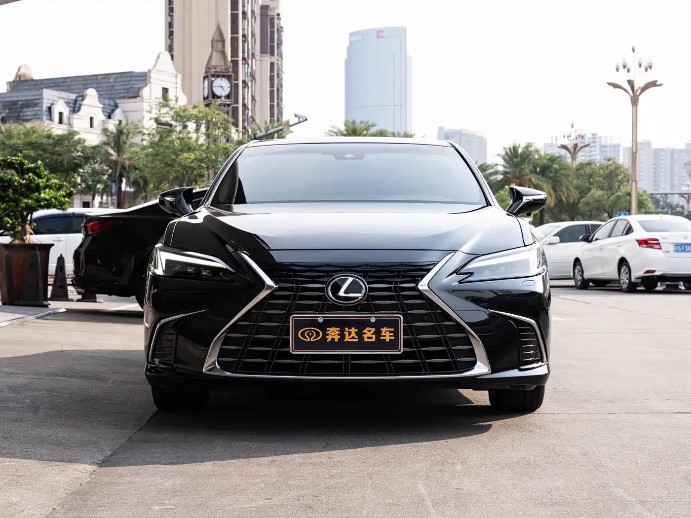 Lexus ES 2025 300h Ultimate Edition фото 2