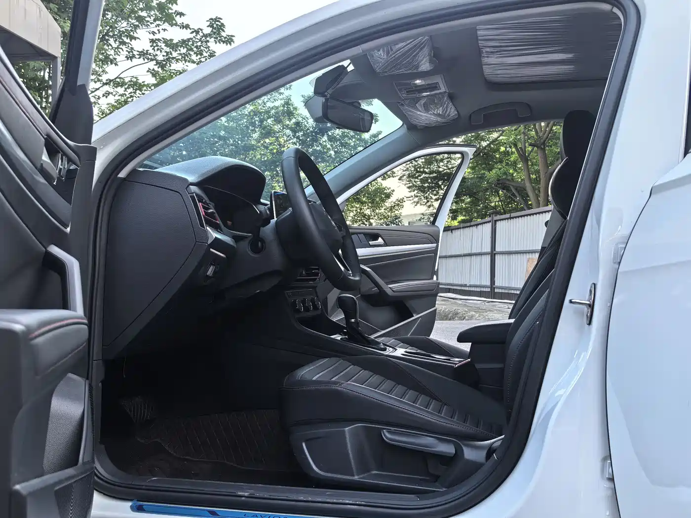 Volkswagen Lavida 2024 Model 300TSI DSG Starlight Full Comfort Edition фото 9