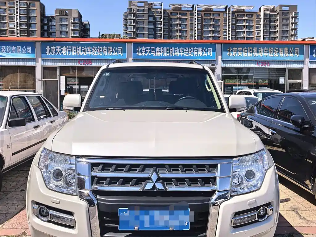 Mitsubishi Pajero (Import) 2019 3.0L Auto Standard Version фото 2