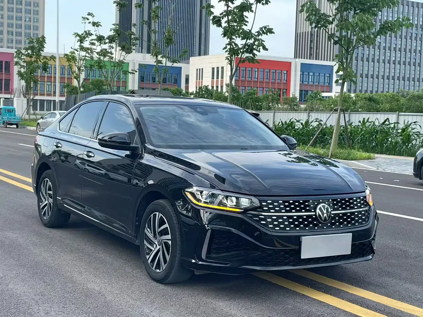 Volkswagen Lavida 2023 Model 300TSI DSG Starlight Leading Edition фото 3