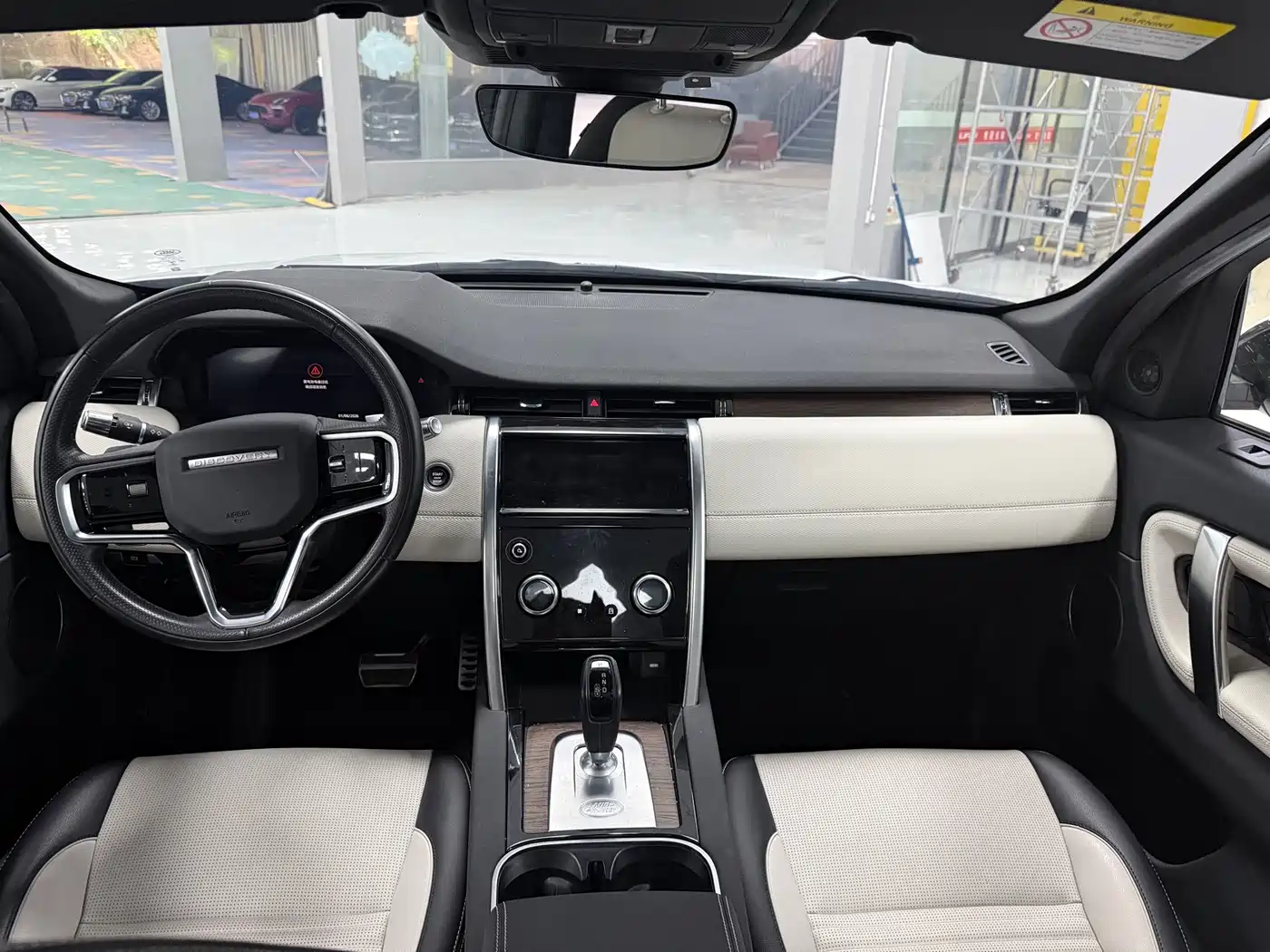Land Rover Discovery Sport 2023 249PS R-Dynamic S Performance Version фото 5