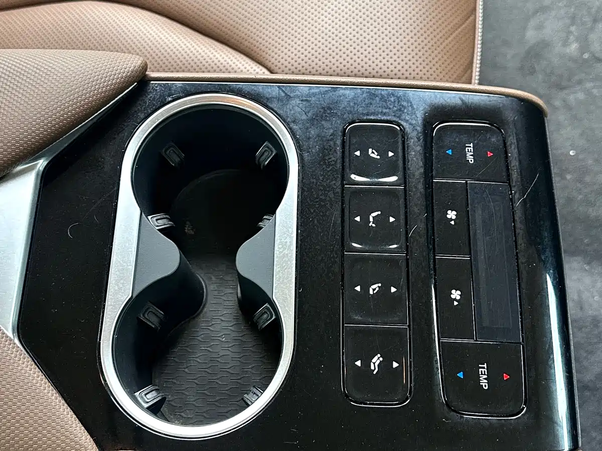 Hongqi E-QM5 2022 431km Battery Swap Enjoyment Edition фото 11