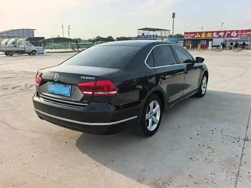 Volkswagen Passat 2014 1.8TSI DSG Executive Edition фото 7