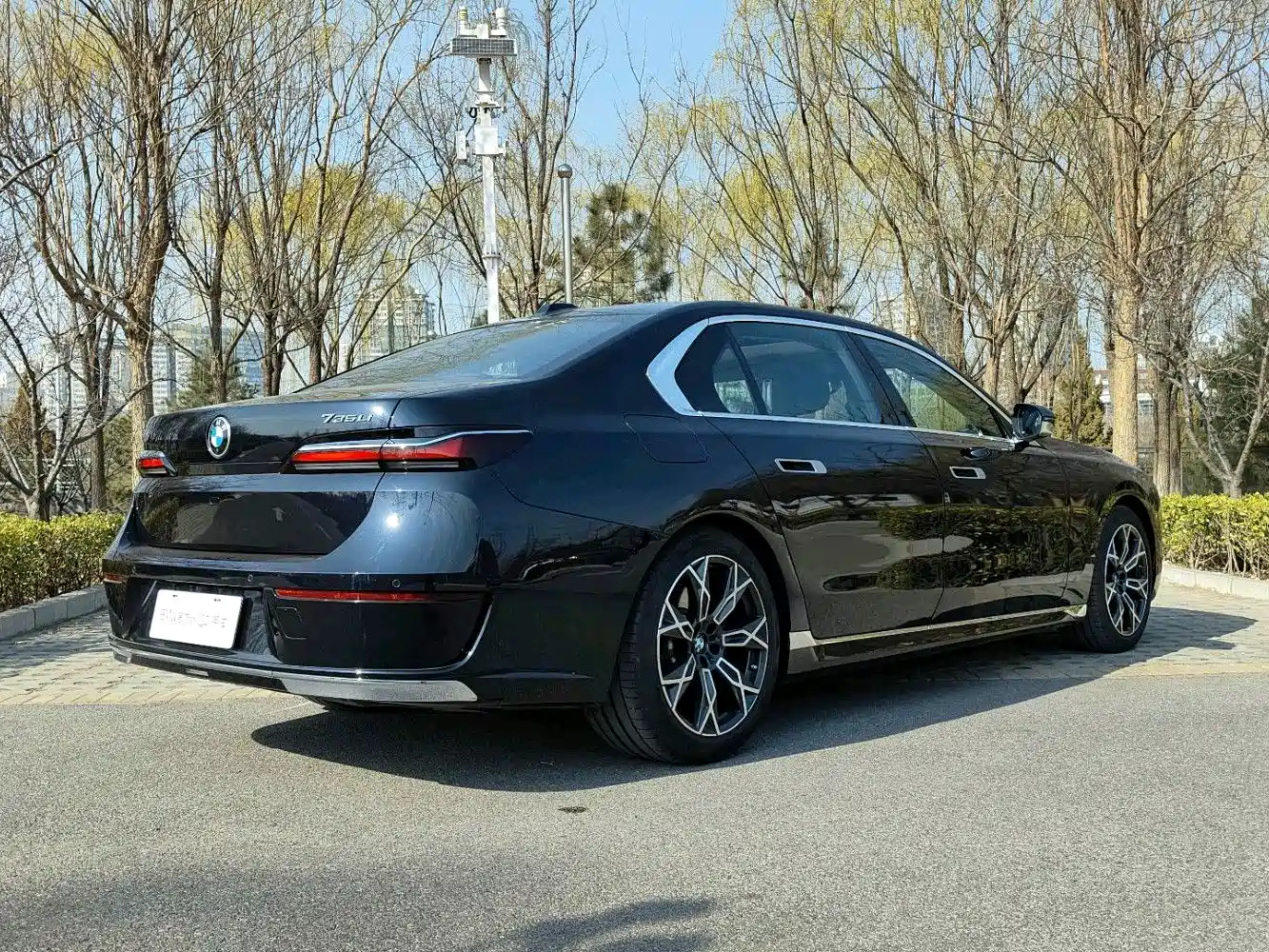 BMW 7 Series 2023 Model 735Li Luxury Package фото 5